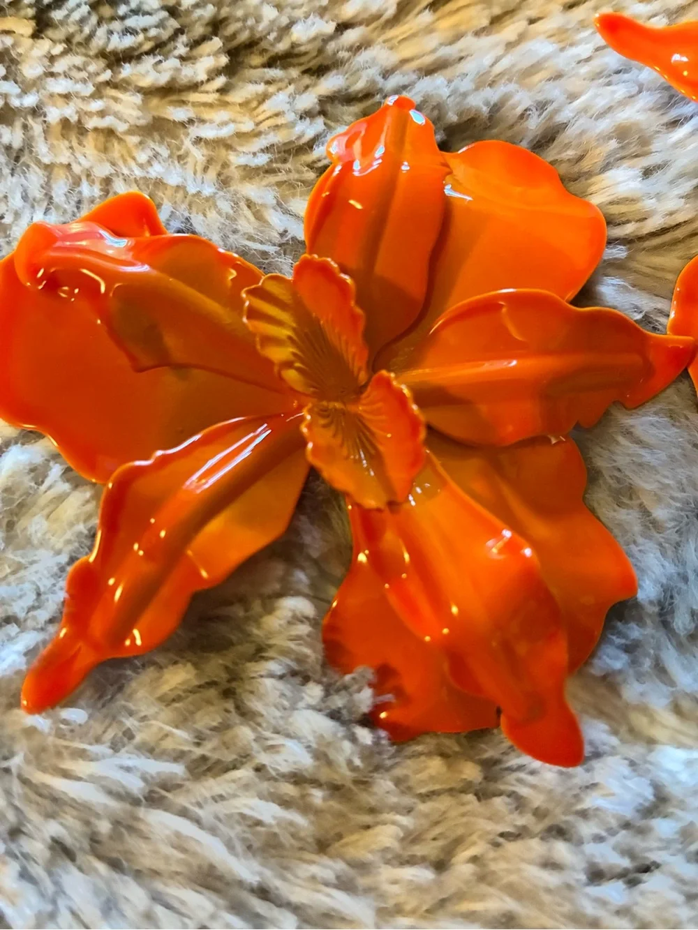Orange Floral pierced earrings- Bright flowers give a tropical look